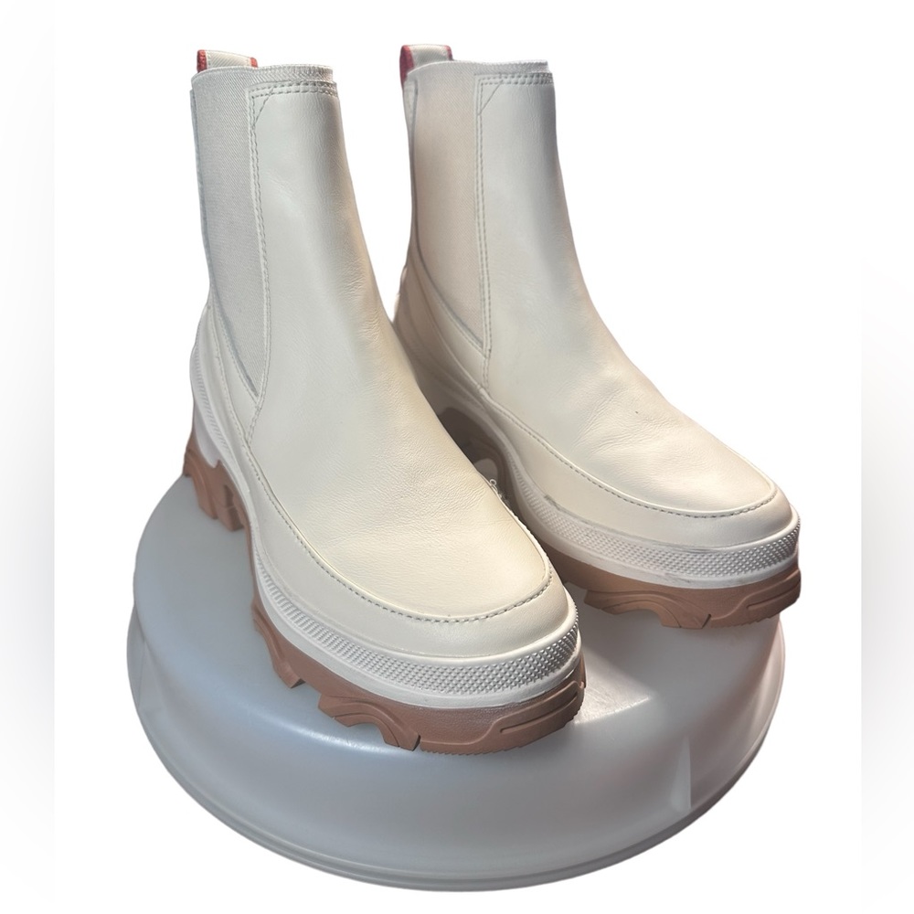 Sorel White and Tan Ankle Boots